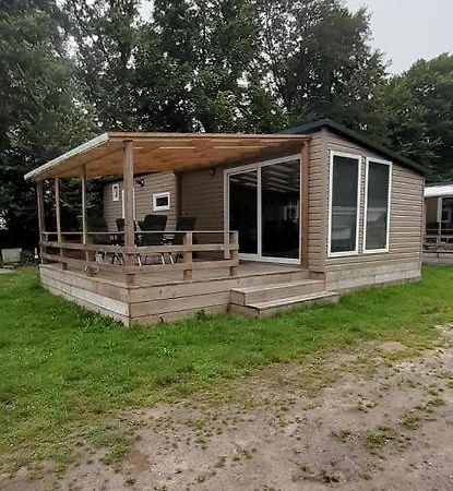 Chalet 2 Landgoedcamping Nienoord In Leek Exterior photo