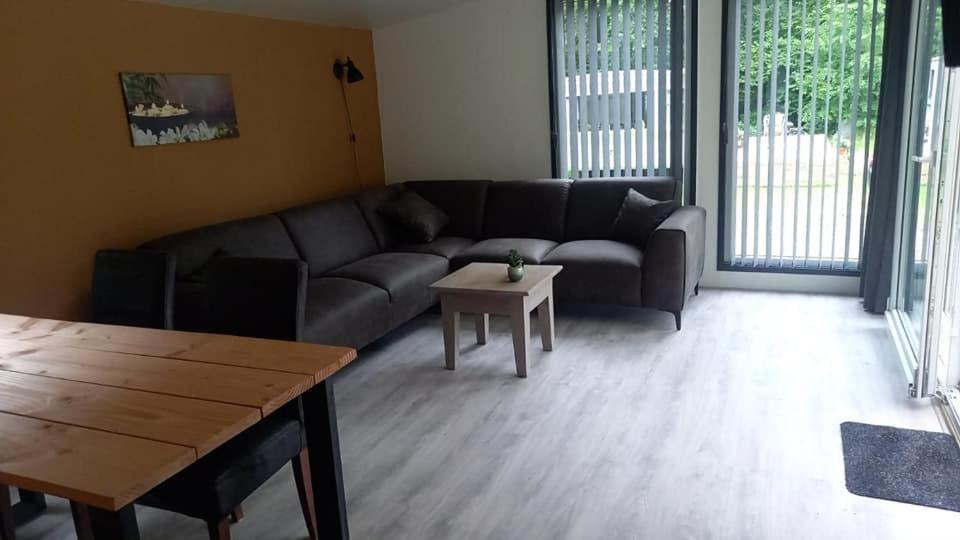 Chalet 2 Landgoedcamping Nienoord In Leek Exterior photo